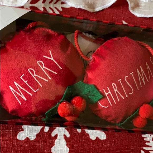 Rae Dunn Garland Christmas berries mistletoe❤️🎄❤️ - Picture 4 of 6